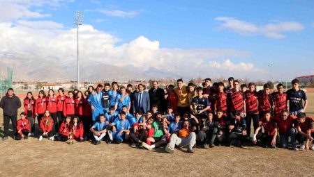 Erzincan’da Okullar Arası Futbol Çoskusu