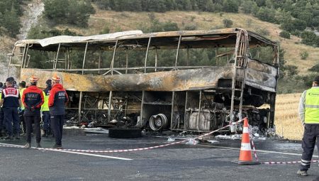 Denizli’de facia: Yolcu otobüsü alev aldı, 8 kişi hayatını yitirdi